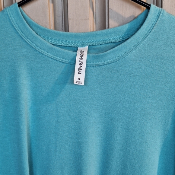 Zenana Premium Aqua Tee Long Sleeve Poly/Rayon/Spandex SzS Curved Hem Pre-Owned - Picture 4 of 9
